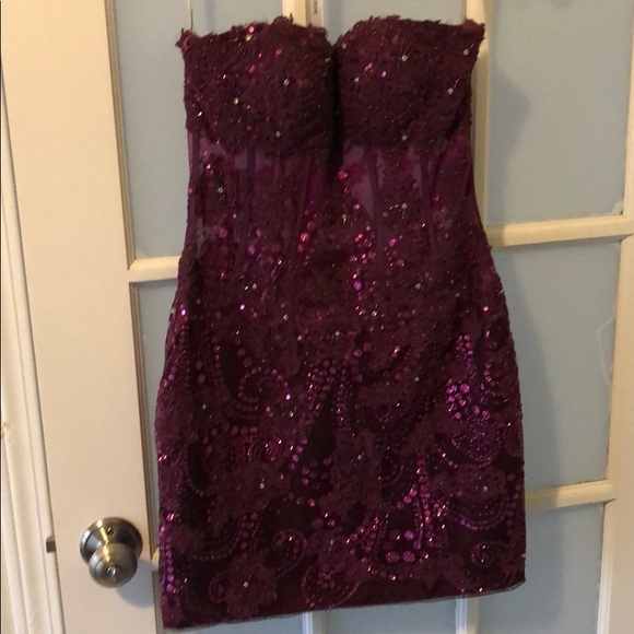 Formal dress - Picture 1 of 3